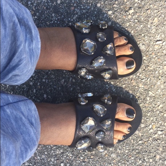 1 Pair Left! ⚪️⚫️Sassy Bejeweled Sandals⚪️⚫️ - Picture 5 of 6